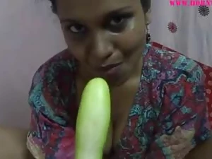 Non-professional Indian MILF unescorted